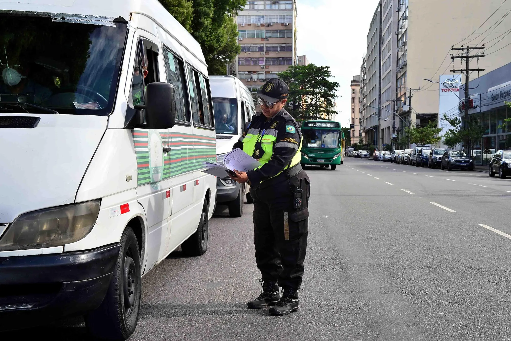 Imagem de transporte coletivo sendo detido 