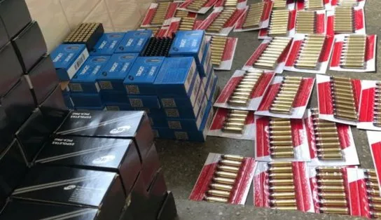 Polícia encontra mais de 56 mil munições em bagageiro de ônibus que tinha Salvador como destino final