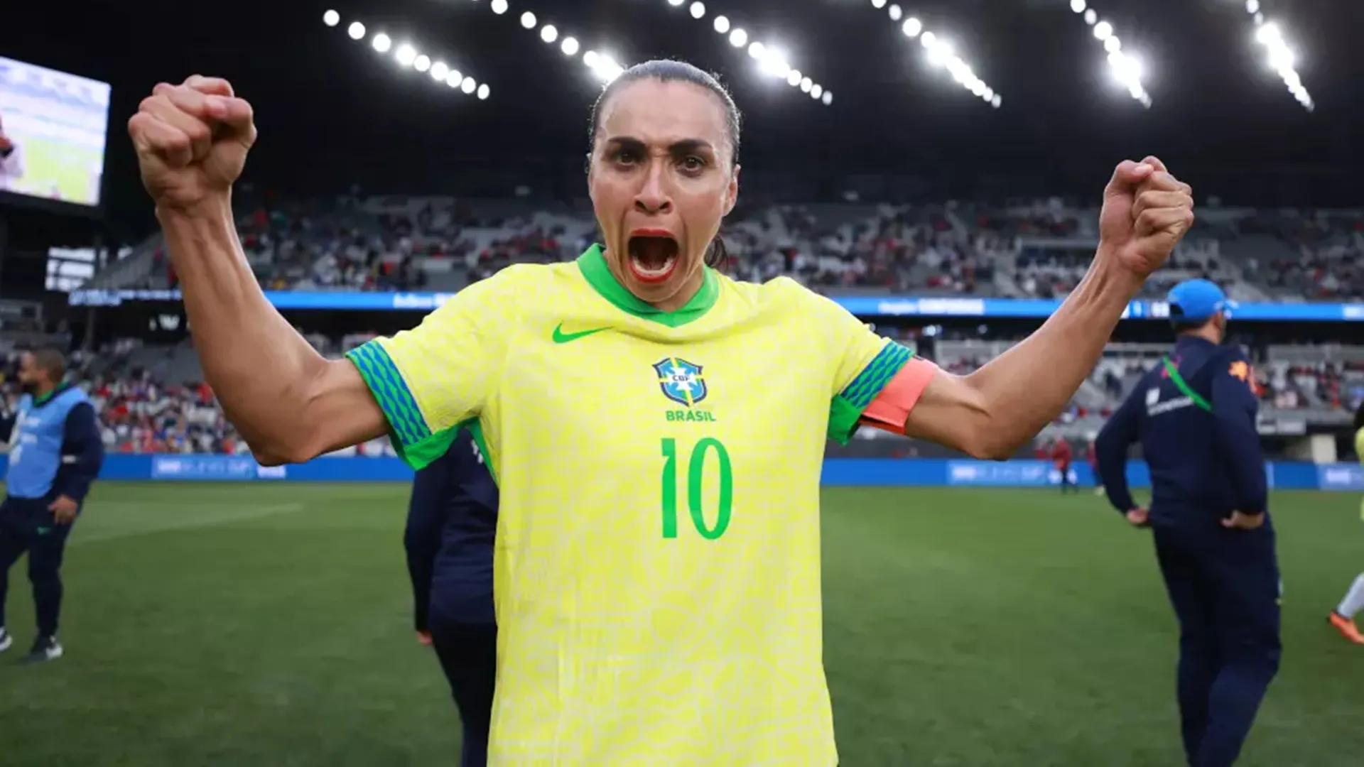 É do Brasil: Marta é eleita a melhor jogadora da história