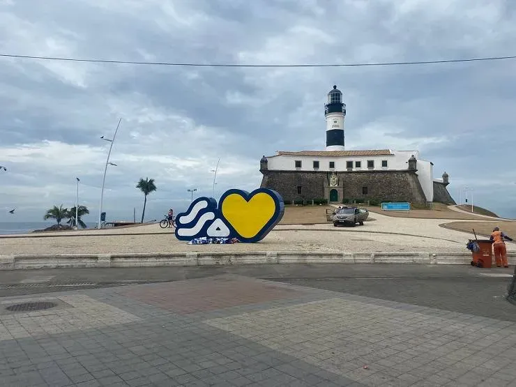 O Largo do Farol da Barra, em Salvador, pode mudar de nome. Um projeto de indica&ccedil;&atilde;o encaminhado &agrave; Prefeitura sugere que o local passe a se chamar Soldado Wesley Soares G&oacute;es. | Foto: Reprodu&ccedil;&atilde;o