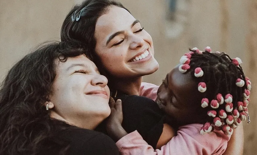 Em viagem missionária, Bruna Marquezine arrecada mais de R$ 140 mil com ‘vakinha’