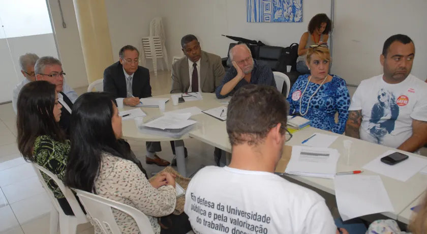 Em greve, professores de universidades estaduais voltam a negociar com o governo