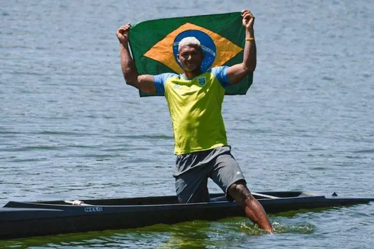Isaquias Queiroz &eacute; campe&atilde;o mundial mais uma vez. Foto: Ilustra&ccedil;&atilde;o