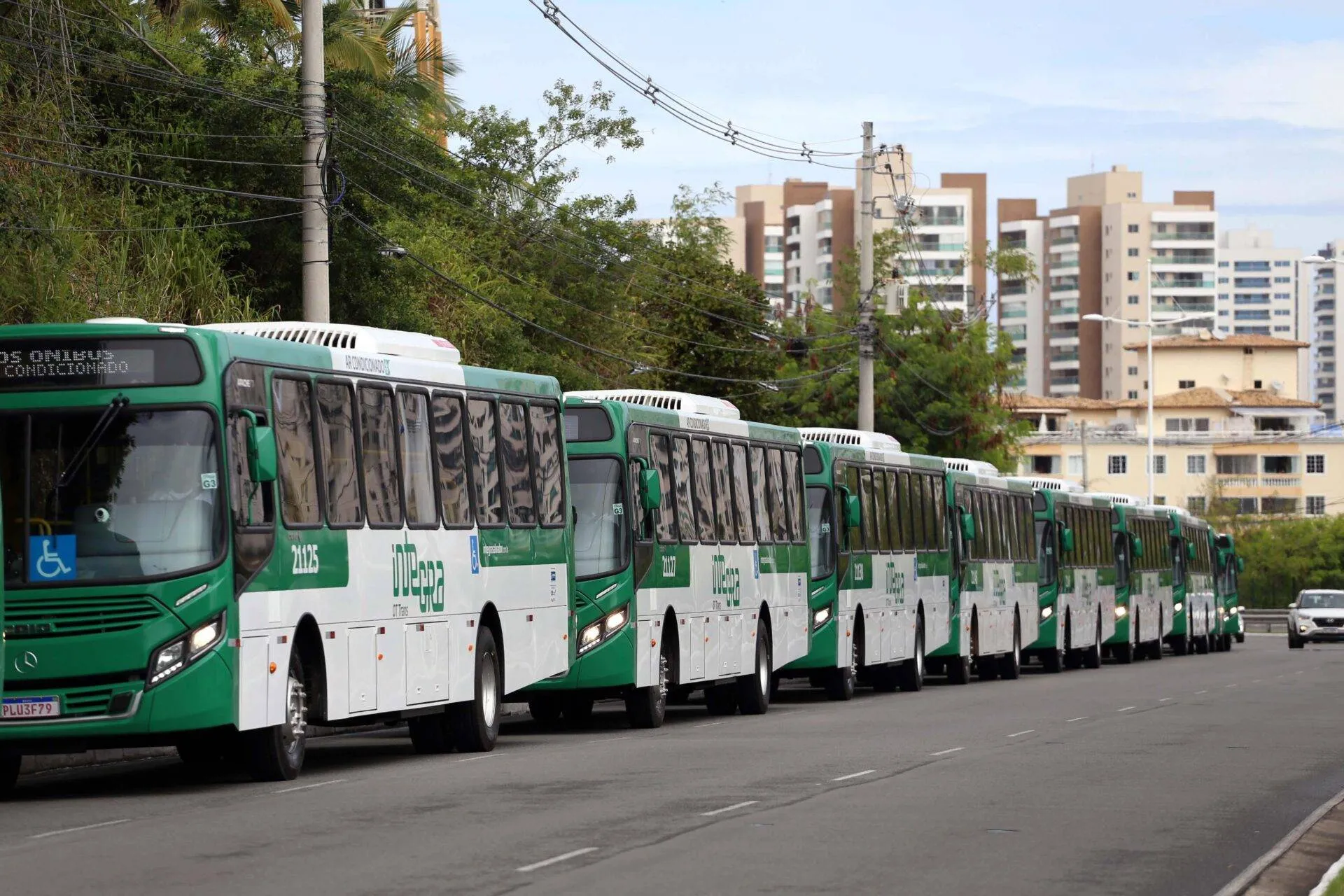 Após aumento da passagem do ônibus, estudantes protestam na Estação da Lapa