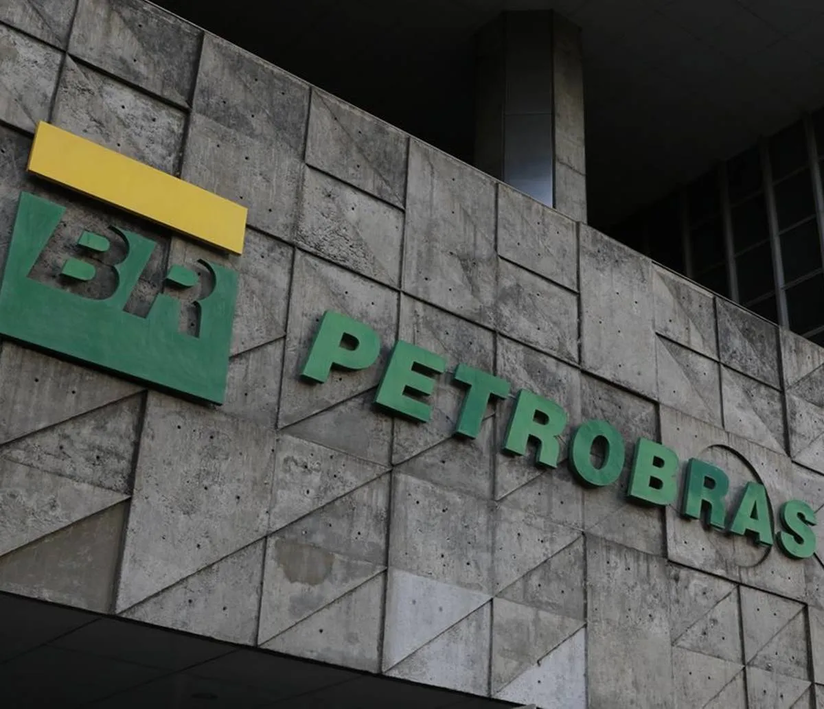 Lucro da Petrobras em 2022 é de R$ 188 bi; 77% superior ao de 2021
