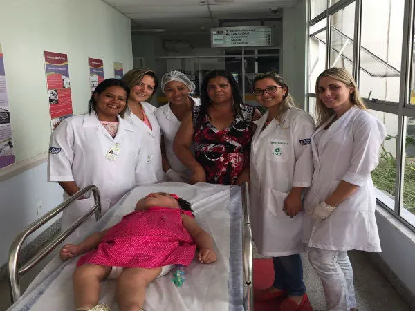 Criança deixa hospital após três anos de internamento em Feira de Santana