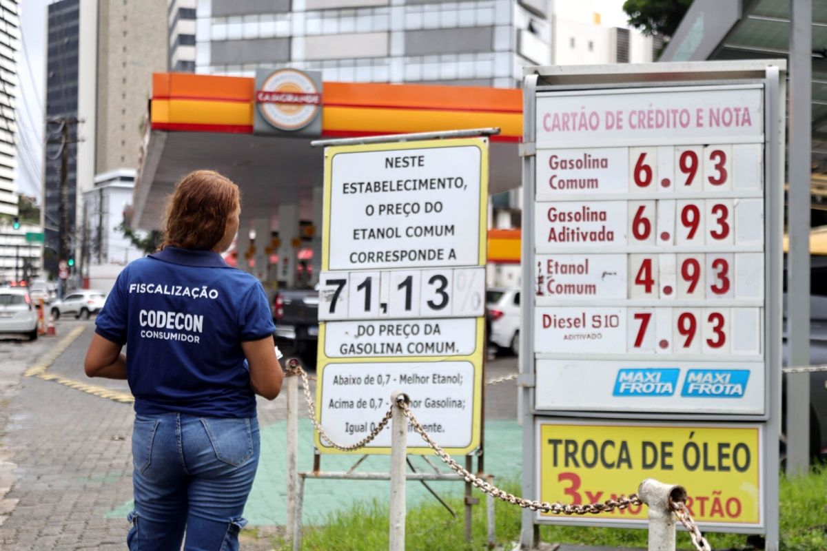 Codecon notifica 32 postos de combust&iacute;veis em Salvador por reajustes de pre&ccedil;os. Foto: Bruno Concha/Secom PMS