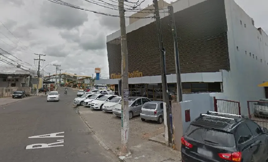 Incêndio atinge prédio de clínica em Lauro de Freitas e funcionários deixam o local