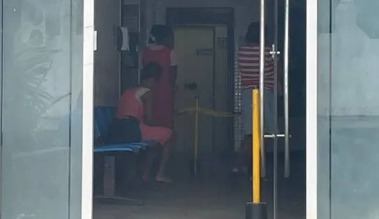 Criminoso troca tiros com a Rondesp, invade casa, faz refém, mas acaba preso no bairro de Pirajá, em Salvador 