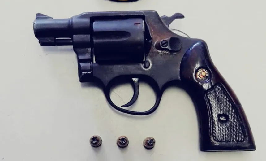 Revólver é apreendido com adolescente de 13 anos em Cajazeiras
