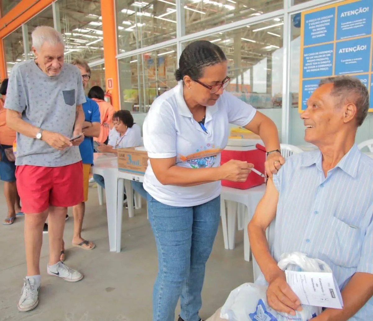 Vacinação de Covid-19 e gripe segue nesta terça-feira (12); confira pontos de imunização