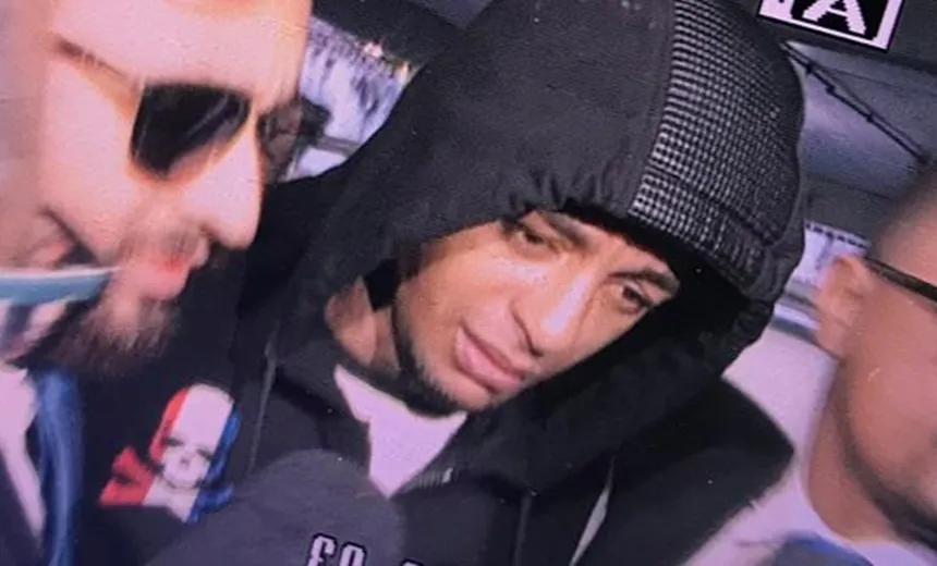 Iuri Sheik se entrega à polícia: "estragou minha vida"