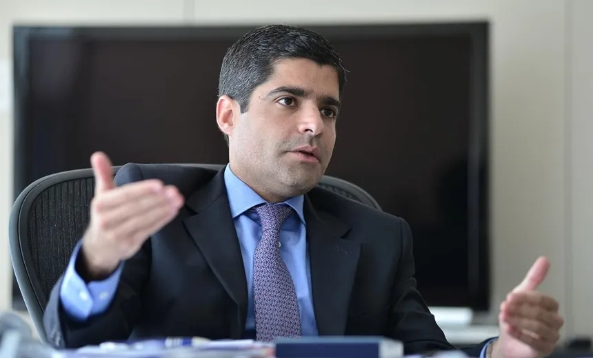 Neto diz que só apoiará um nome para a prefeitura e não descarta ser unir a Huck nas eleições presidenciais