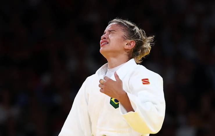Mais uma do judô! Após repescagem, Larissa Pimenta fatura bronze para o Brasil