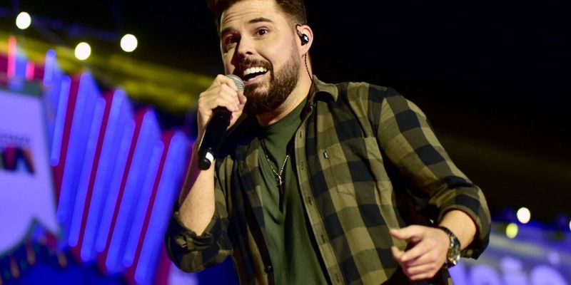 Lucas Kart Love é um cantor baiano, cujo nome de batismo é Lucas Karr, conhecido por ser a voz da banda de arrocha universitário Kart Love/Foto: Reprodução