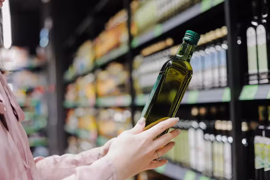 Anvisa proíbe a comercialização de azeites das marcas Alonso e Quintas D'Oliveira. Foto: Hleb Usovich/GettyImages