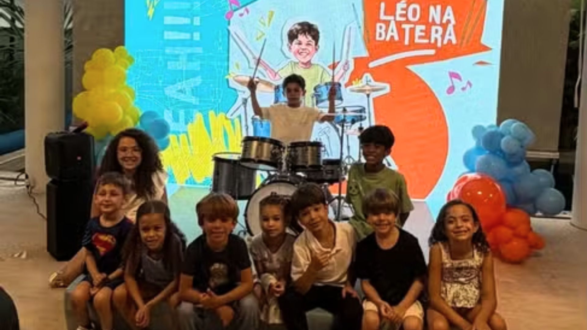 Léo, filho de Marília Mendonça e Murilo Huff, tocou música da mãe na bateria