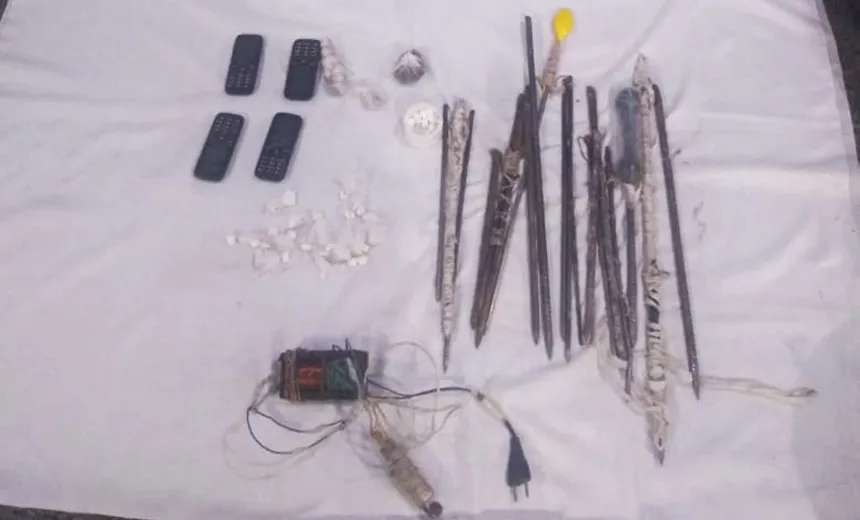 Celulares, drogas e armas brancas são encontradas no Conjunto Penal de Valença
