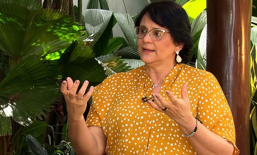 Ministra Damares diz que Brasil enfrenta "epidemia de suicídio"