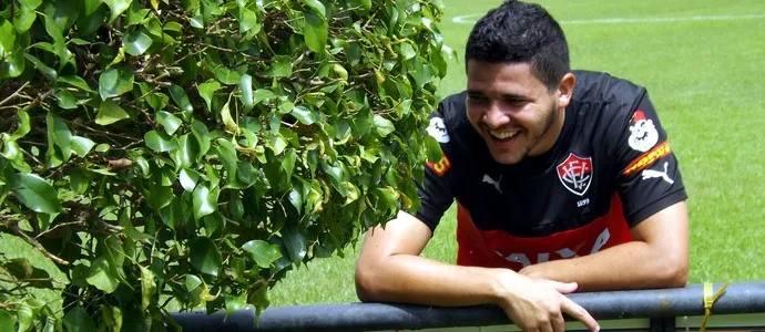 Diego Renan renova e fica no Vitória por mais um ano: “é uma honra”