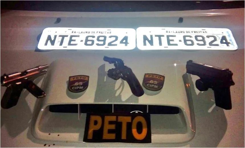 FEIRA DE SANTANA: Polícia apreende pistolas e revólver durante abordagem