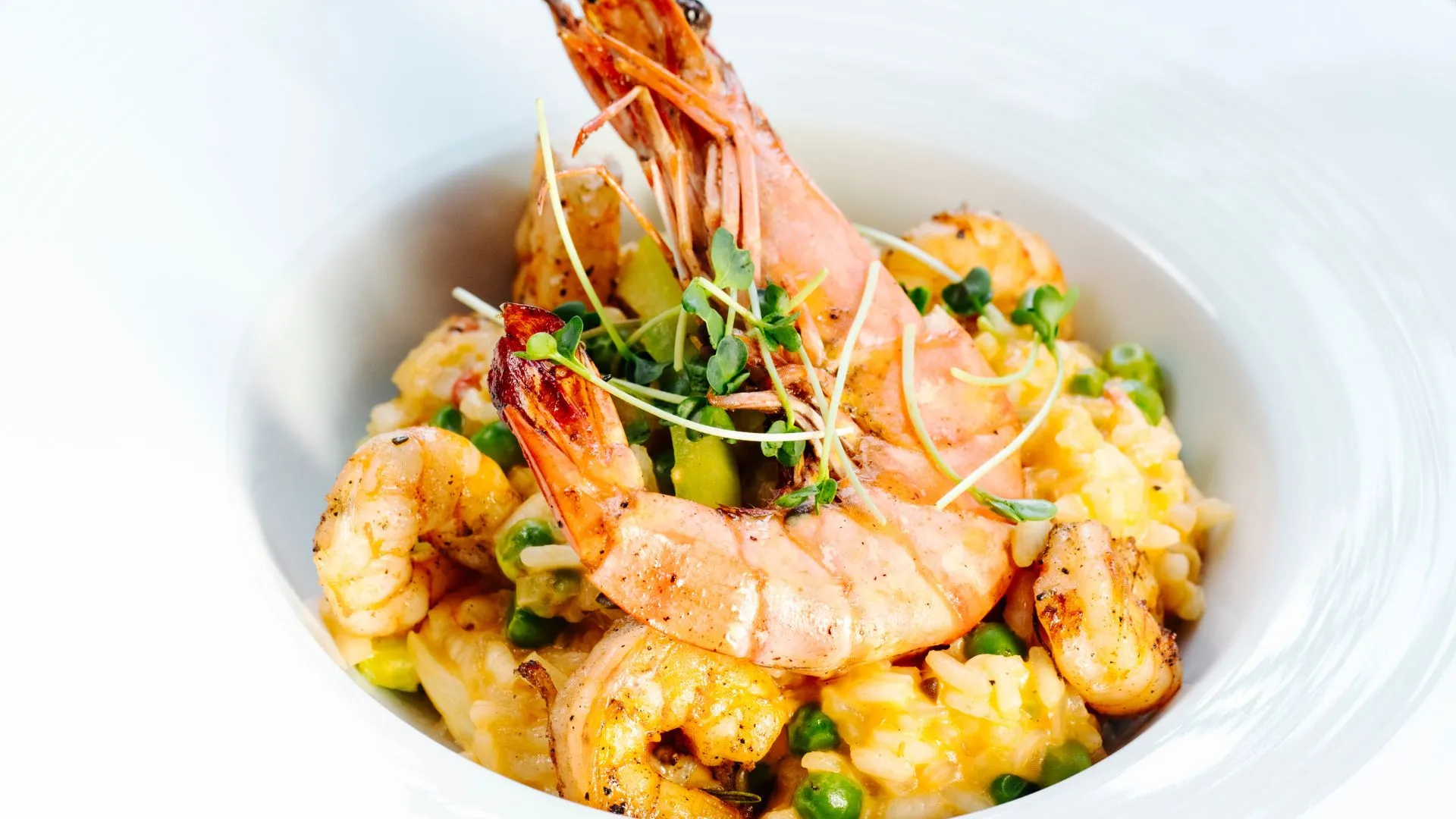 Camarão internacional é um prato típico de restaurantes de frutos do mar. Foto: Freepik 