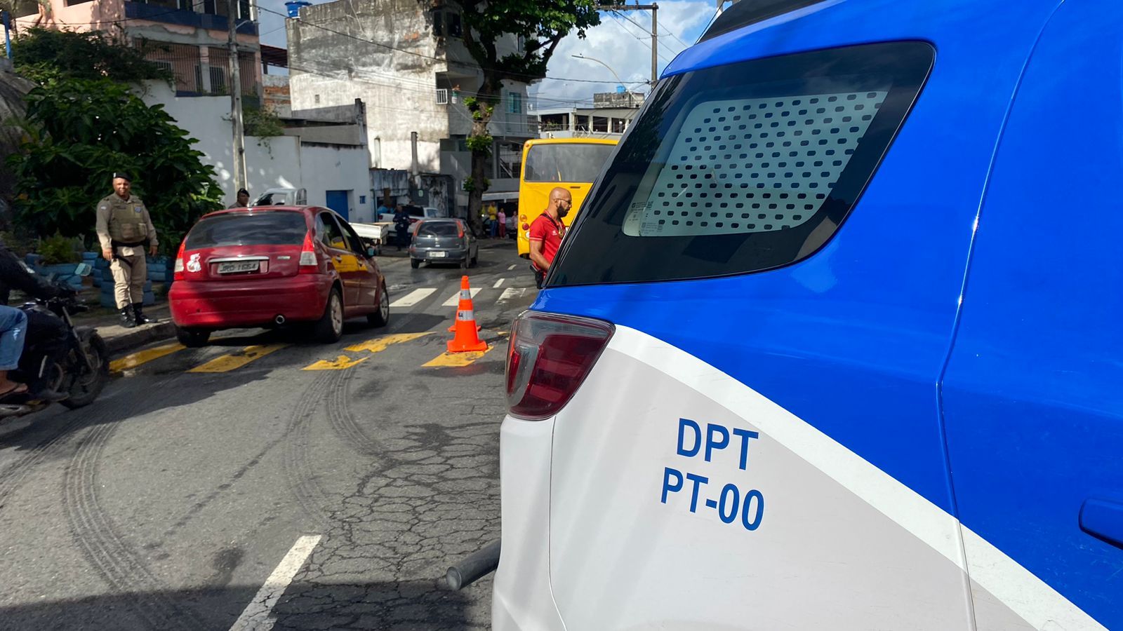 Tentativa de assalto a ônibus em Salvador termina com suspeito morto. Foto: Marcos Henrique / TV Aratu