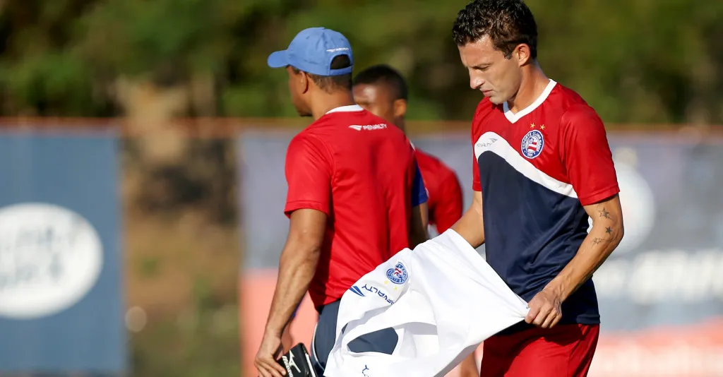 Ansioso para estrear no Bahia, zagueiro Gustavo foca jogo contra o Ceará