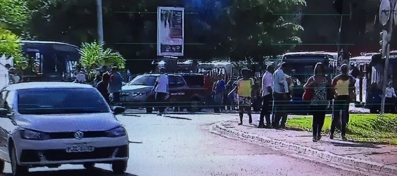 PROTESTO: Manifestantes liberam acesso à Estação da LAPA e seguem rumo ao Campo Grande