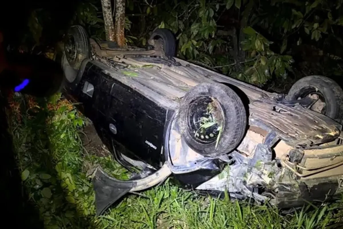 Carro Virado. Foto: Reprodu&ccedil;&atilde;o 