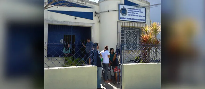 PERIGOSO: Polícia apreende adolescente suspeito de homicídios, roubos e tráfico de drogas