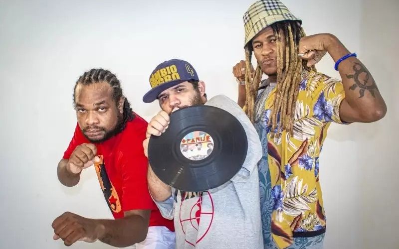 O grupo baiano mistura rap, ancestralidade africana e refer&ecirc;ncias da m&uacute;sica da di&aacute;spora em uma apresenta&ccedil;&atilde;o que refor&ccedil;a a diversidade da programa&ccedil;&atilde;o cultural da capital/Foto: Divulga&ccedil;&atilde;o