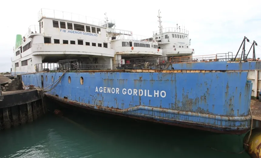  Ferry Agenor Gordilho será afundado ainda este mês; população poderá assistir