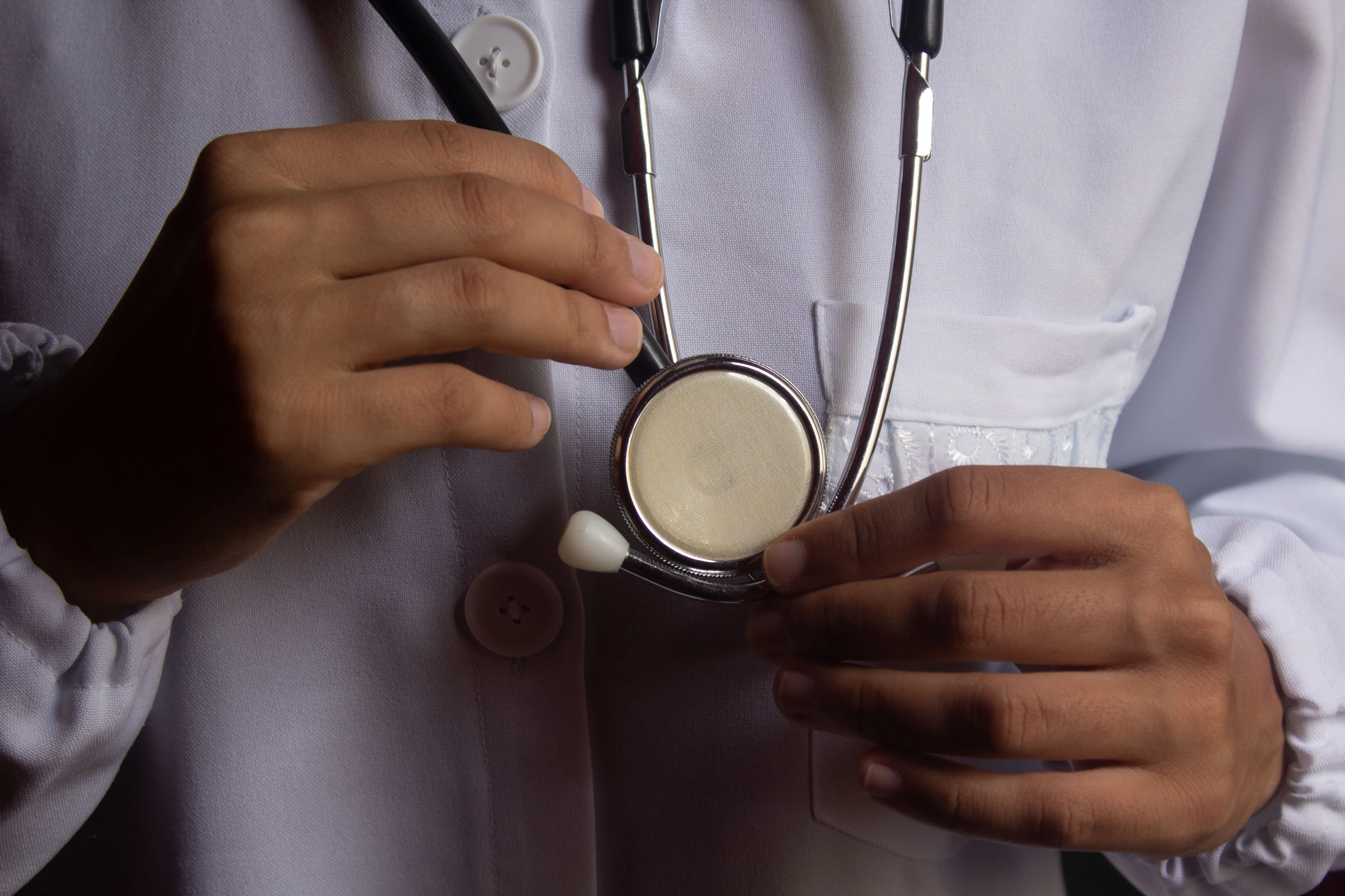 Programa oferece bolsas integrais de Medicina na Bahia; saiba como se inscrever