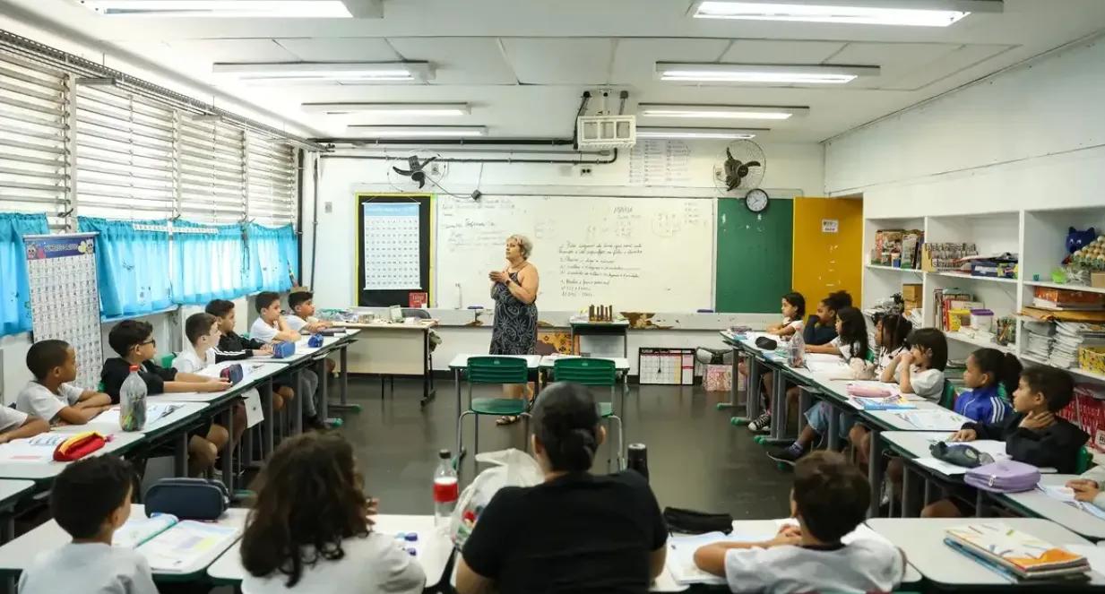 Os professores da rede particular da Bahia decidiram manter o estado de greve após assembleia realizada nesta terça-feira (17). 