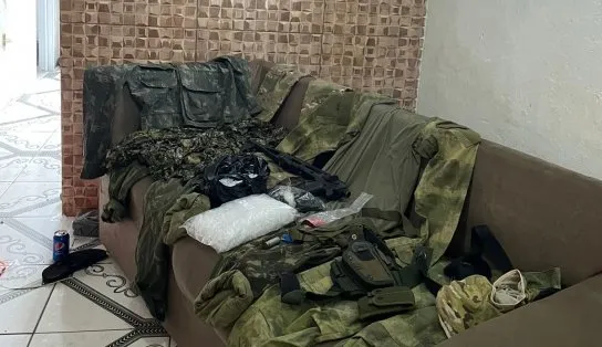 Polícia acha "QG" da Katiara no bairro de Valéria: um morto e até fuzil apreendido  