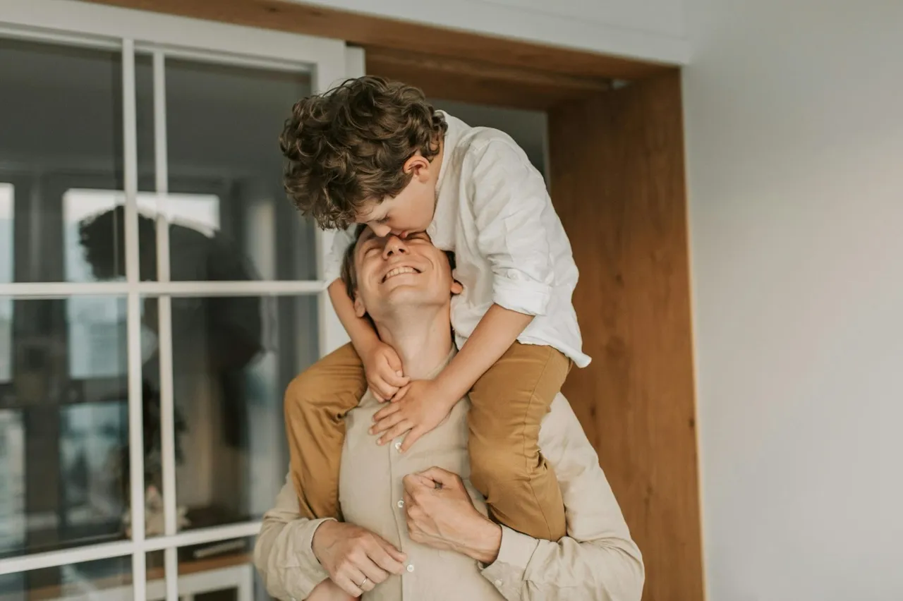 Você sabe o que a lei garante a quem está ao lado dos filhos?