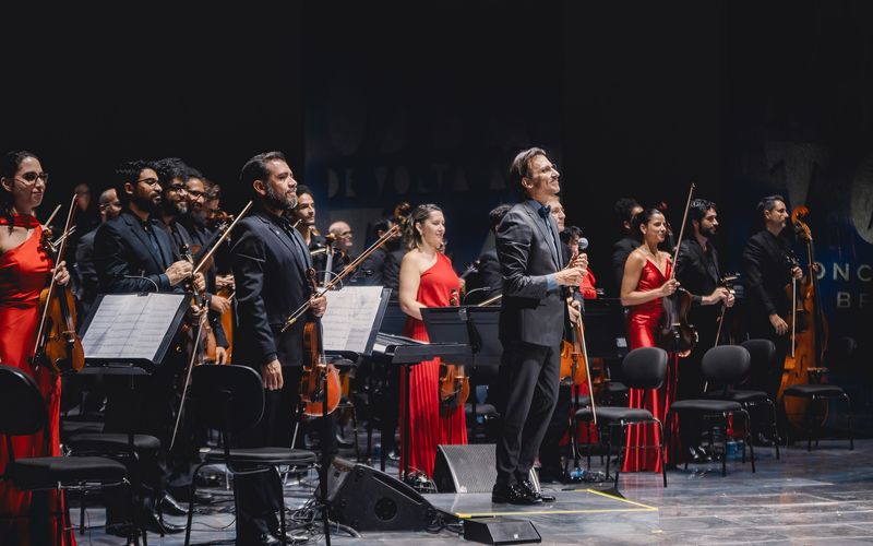 A nova apresenta&ccedil;&atilde;o da OSBA re&uacute;ne m&uacute;sica erudita e humor em um formato inovador, mostrando que a m&uacute;sica de concerto pode dialogar com diferentes p&uacute;blicos e gera&ccedil;&otilde;es /Foto: Caio L&iacute;rio/ Divulga&ccedil;&atilde;o&nbsp;