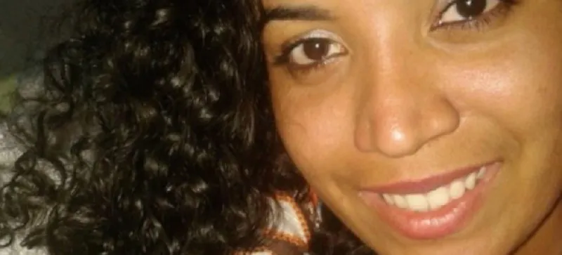 CAIU DO CÉU: Turista é atingida por raio durante caminhada em praia