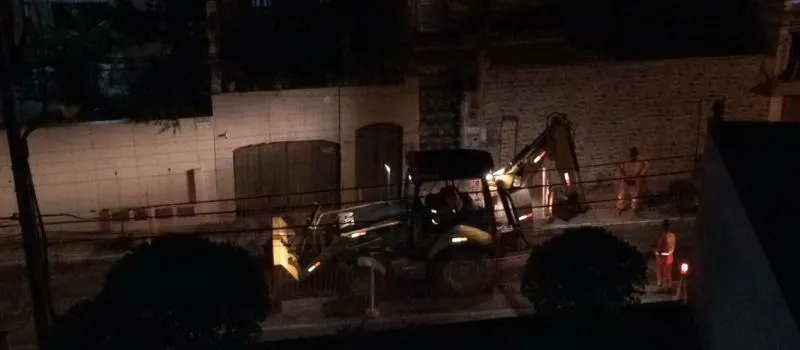 VEJA VÍDEO: Moradores da Avenida Cardeal da Silva perdem o sono com obra da Bahiagás