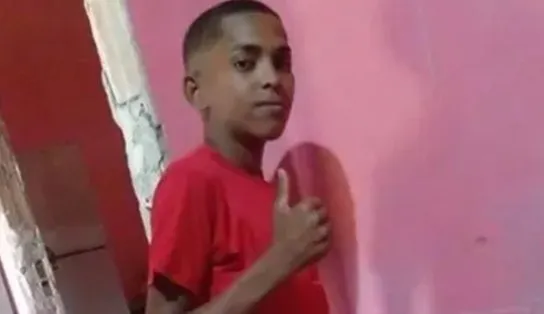 Adolescente de 13 anos desaparece na Bahia após entrar no mar para resgatar bola