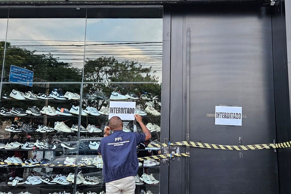 A Operação Contraface, da PC apreendeu mais de R$ 2 milhões em produtos falsos na cidade de Feira de Santana, conhecida pelo comercio ilegal de materiais. Foto: PCBA