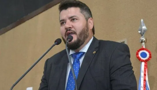 Deputado critica gestão Elinaldo e pede melhores condições de trabalho para professores