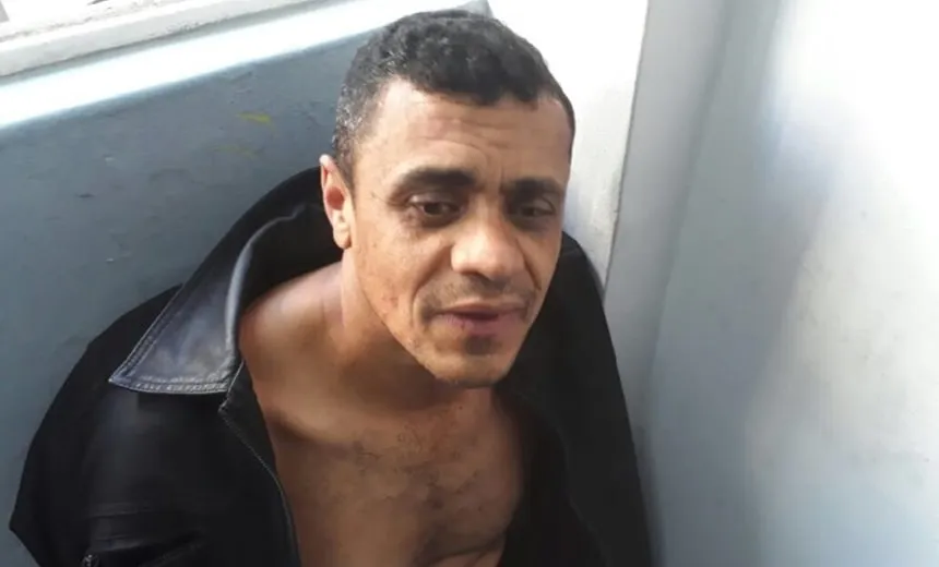 Juiz absolve homem que deu facada em Bolsonaro e manda interná-lo