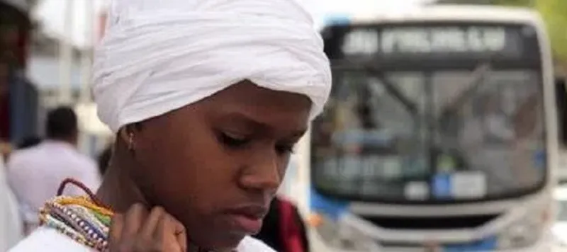 INTOLERÂNCIA RELIGIOSA: Motorista diz a adepta do Candomblé que não carrega ?macumbeira?