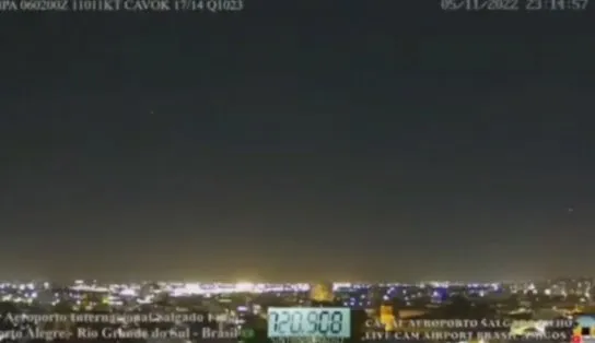 Pilotos brasileiros relatam 'luzes desconhecidas' em Porto Alegre; escute aqui
