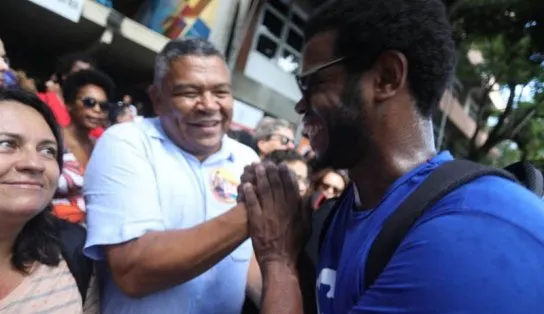 Valmir quer modificar lei e vedar homenagens a escravocratas, racistas, fascistas e nazistas