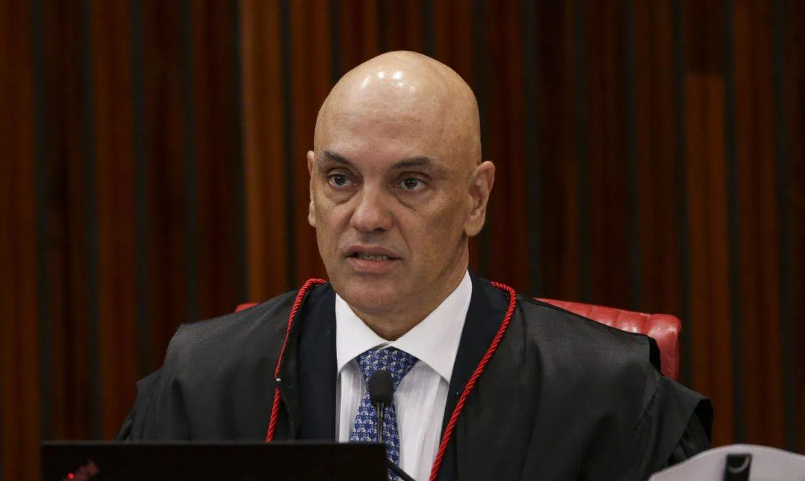 Alexandre de Moraes acionou órgão do TSE fora do rito regular para investigar bolsonaristas, diz Folha