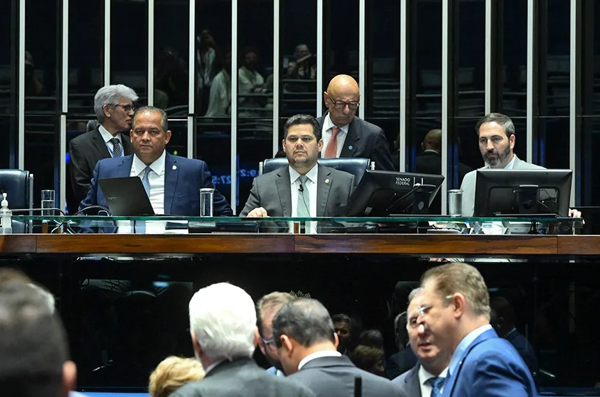 Senado aprova projeto da dosimetria de penas por 48 votos a 25