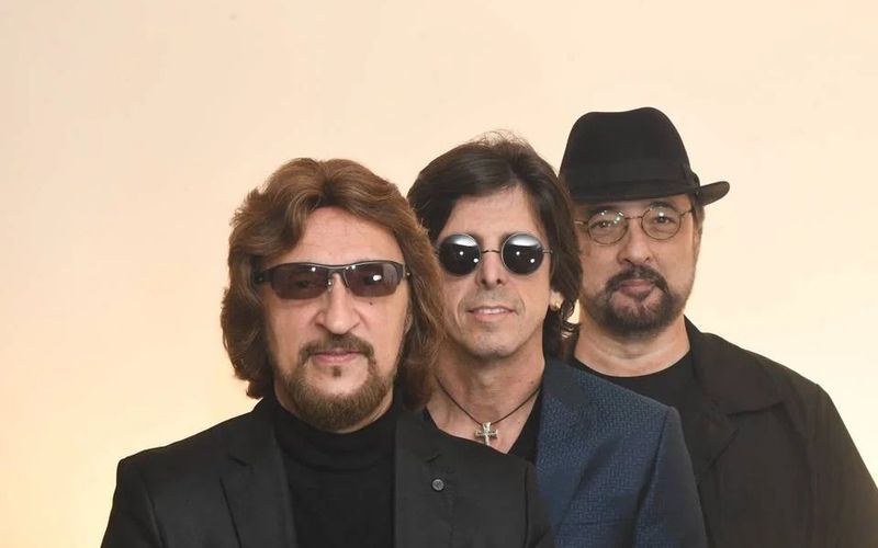 A banda tributo Bee Gees Alive comemora 25 anos de carreira com um show especial em Salvador. O público poderá ouvir sucessos como “Stayin’ Alive”, “More Than a Woman” e “How Deep Is Your Love”/Foto: Divulgação